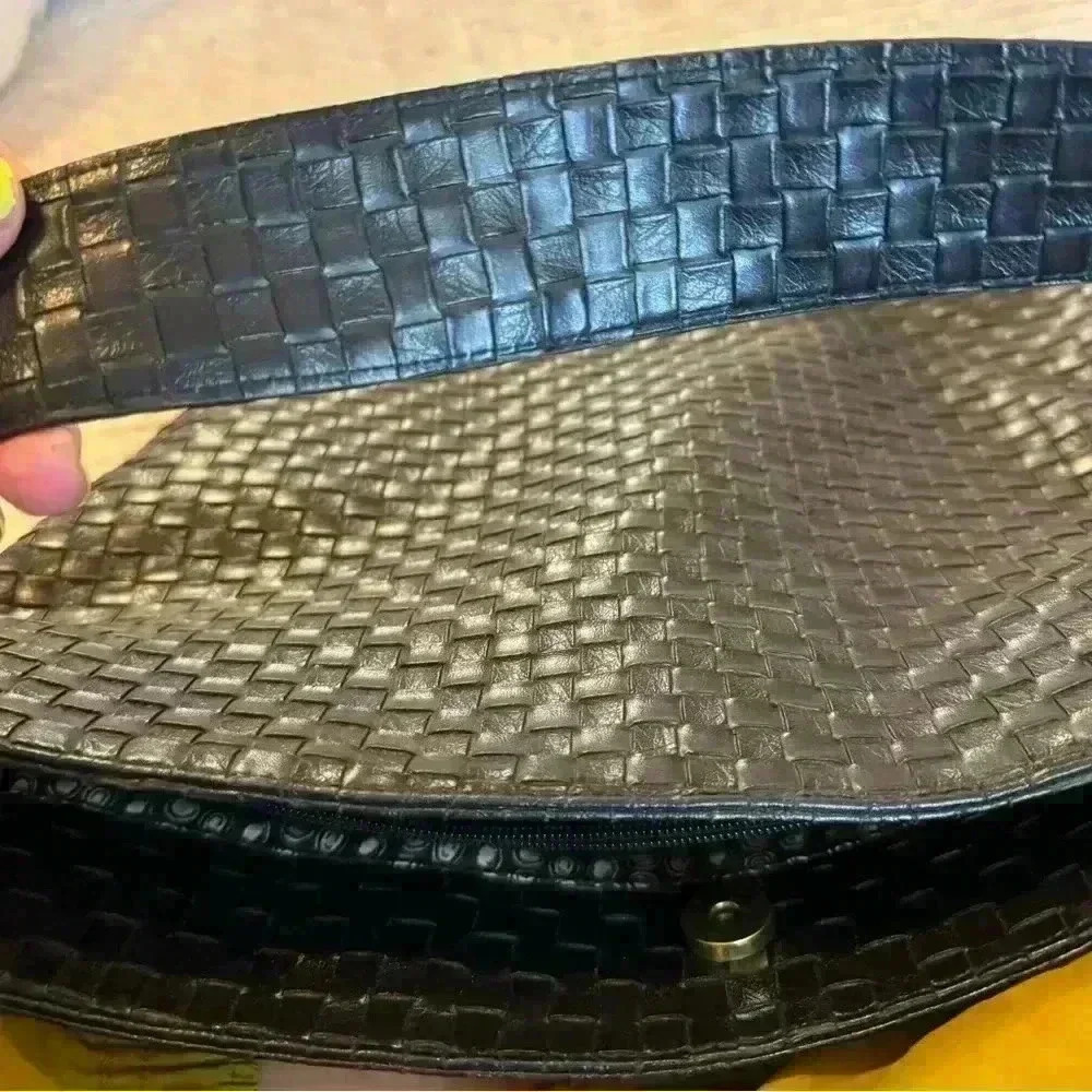 Black faux leather shoulder purse - Picture 4 of 7